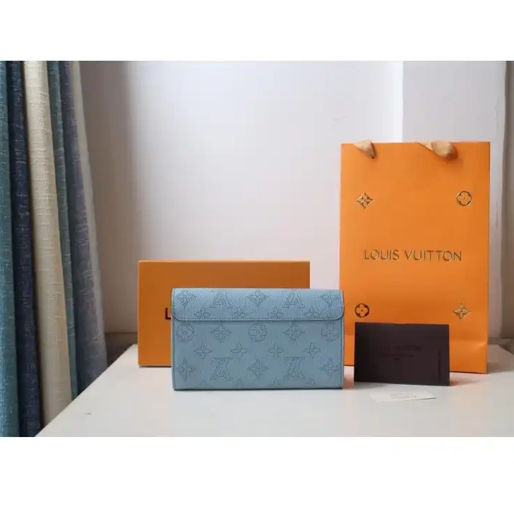 19B570225 LV Bags 0611